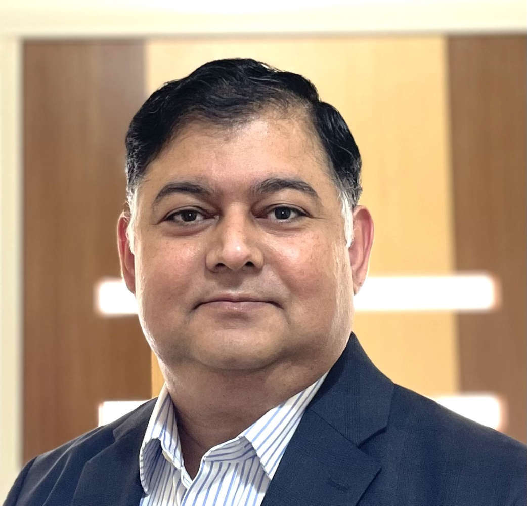 Anton_Isaacs_profile_2-web